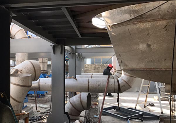 四效蒸發結晶設備處理橡膠助劑行業廢水項目安裝現場 四效蒸發結晶設備處理橡膠助劑行業廢水項目安裝現場